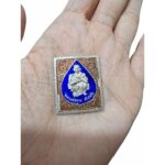 龙婆坤活财神 龙牙 Stamp 自身纯银法相 Luang Phor Khun BE2537 Wat BanRai - Image 3